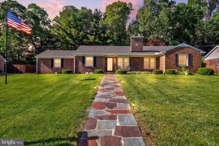14 CHARLES AVE, Stewartstown, PA 17363