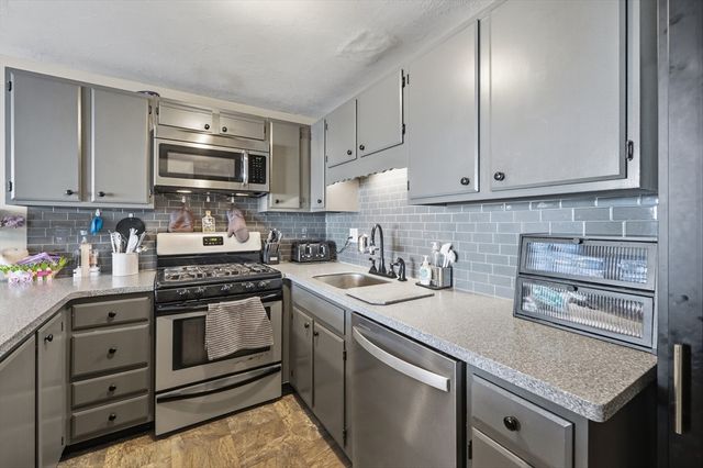 360 Littleton Rd E10, Chelmsford, MA 01824