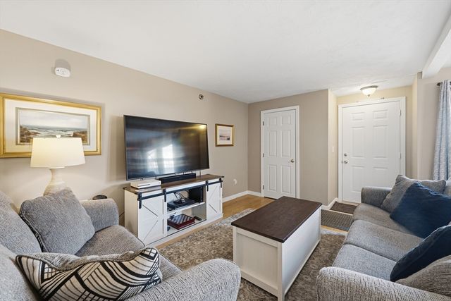 360 Littleton Rd E10, Chelmsford, MA 01824