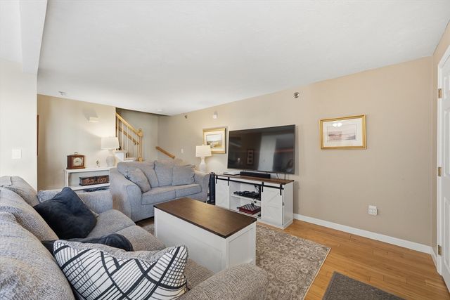 360 Littleton Rd E10, Chelmsford, MA 01824