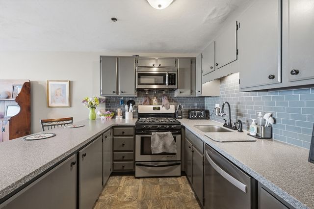 360 Littleton Rd E10, Chelmsford, MA 01824