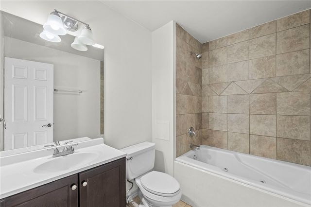 6001 W Knoll View Way, Rogers, AR 72758