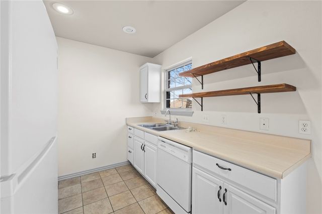 6001 W Knoll View Way, Rogers, AR 72758