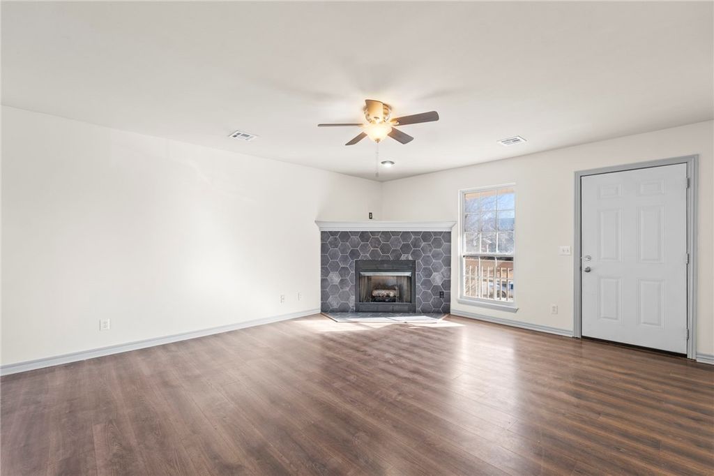 6001 W Knoll View Way, Rogers, AR 72758