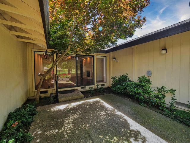 1206 COMMONS DR., Sacramento, CA 95825