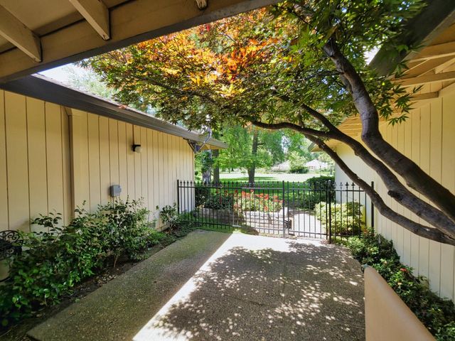 1206 COMMONS DR., Sacramento, CA 95825