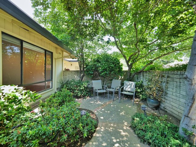 1206 COMMONS DR., Sacramento, CA 95825