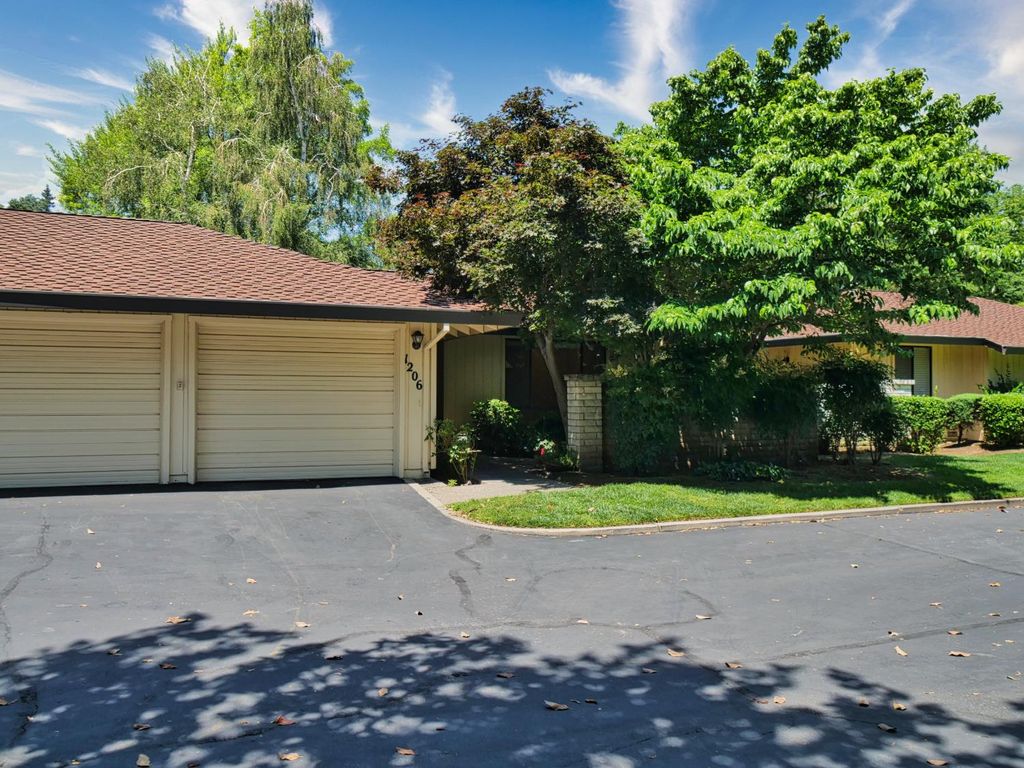 1206 COMMONS DR., Sacramento, CA 95825