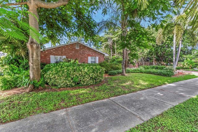 11530 66TH AVENUE N, Seminole, FL 33772