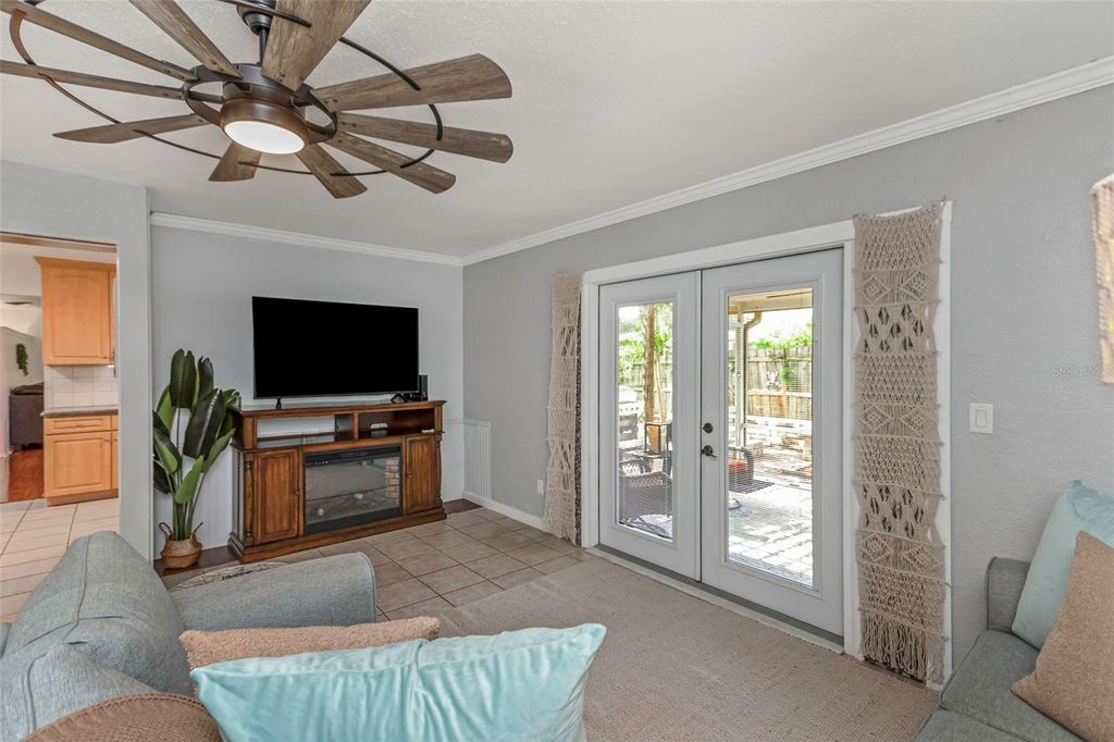 Image 17 of property listing at 11530 66TH AVENUE N, Seminole, FL 33772