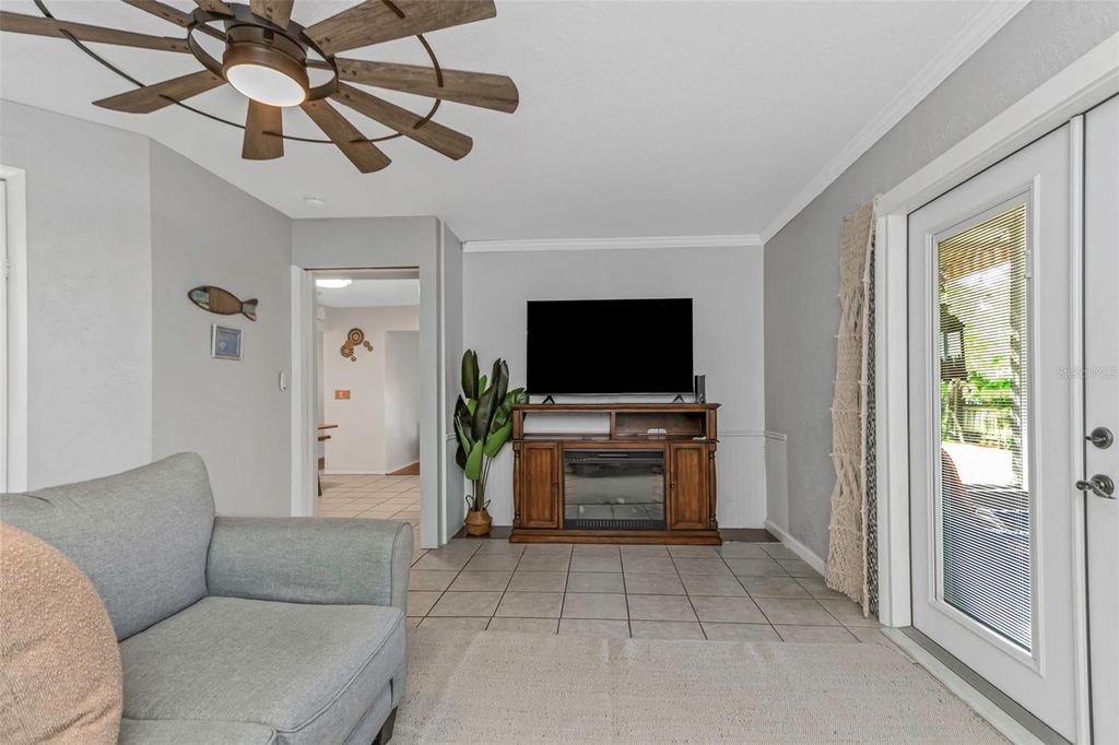 Image 18 of property listing at 11530 66TH AVENUE N, Seminole, FL 33772