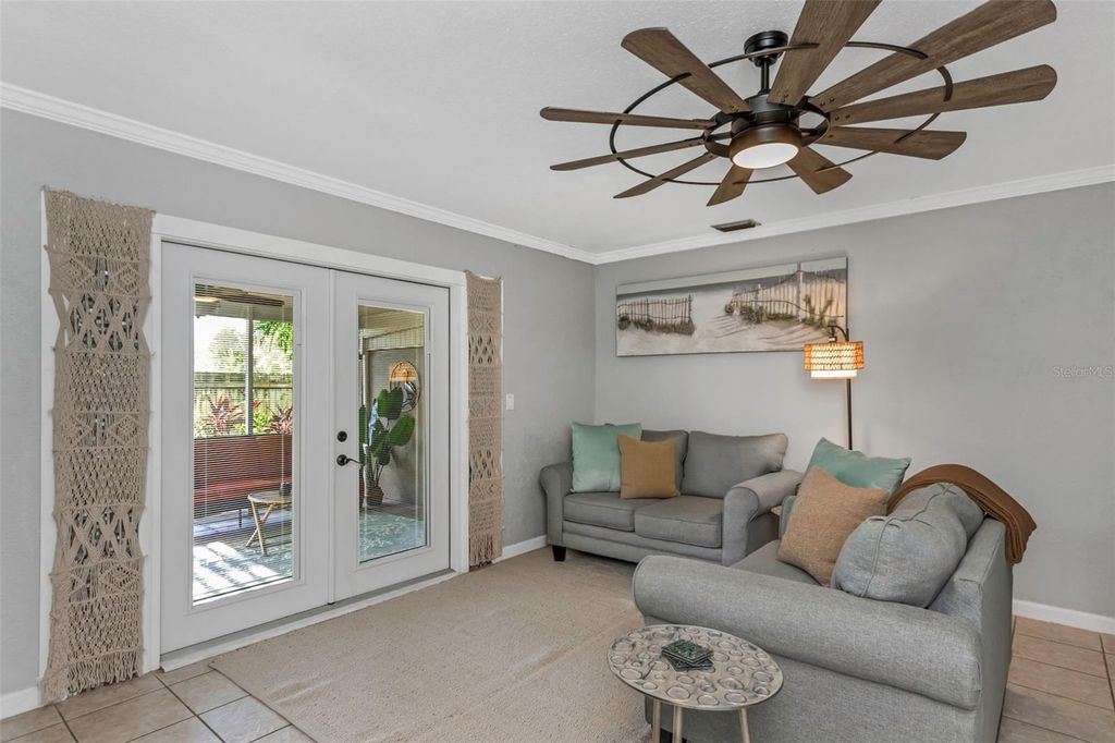 Image 20 of property listing at 11530 66TH AVENUE N, Seminole, FL 33772