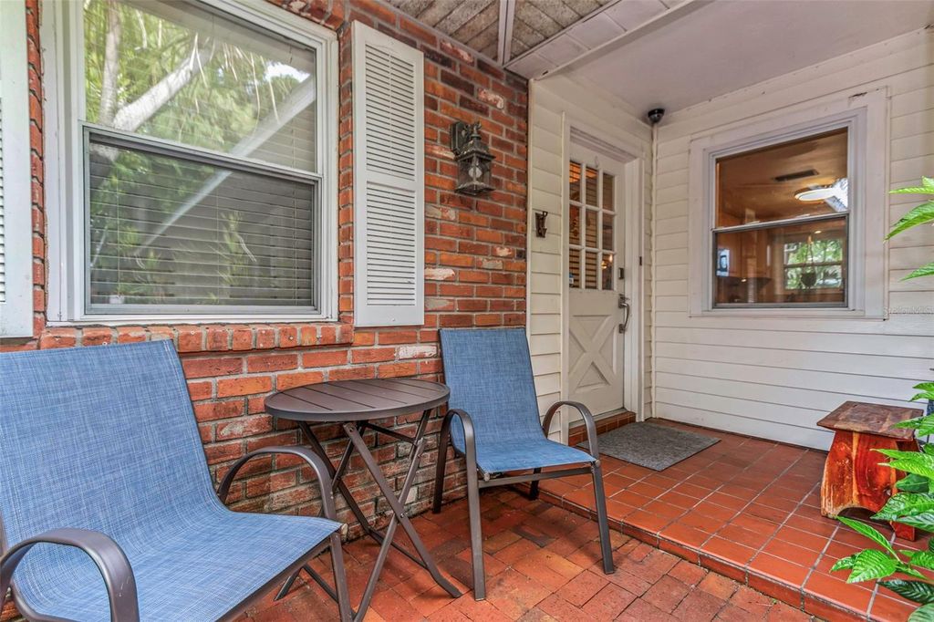 Image 3 of property listing at 11530 66TH AVENUE N, Seminole, FL 33772