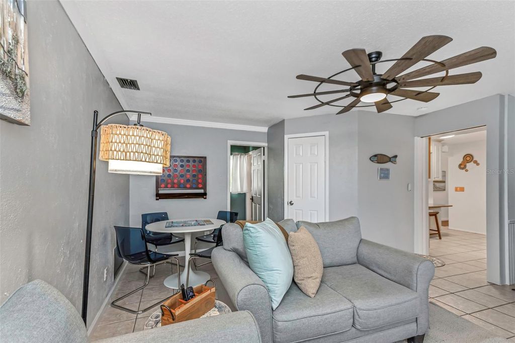 Image 21 of property listing at 11530 66TH AVENUE N, Seminole, FL 33772