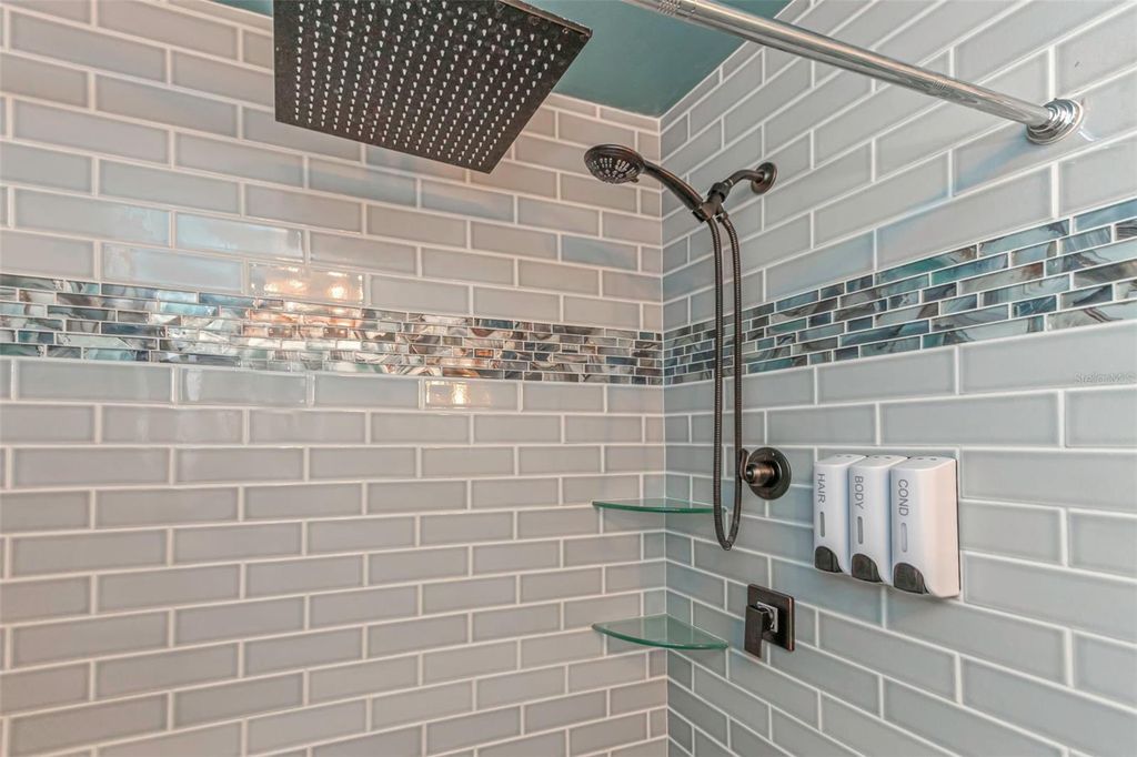 Image 27 of property listing at 11530 66TH AVENUE N, Seminole, FL 33772