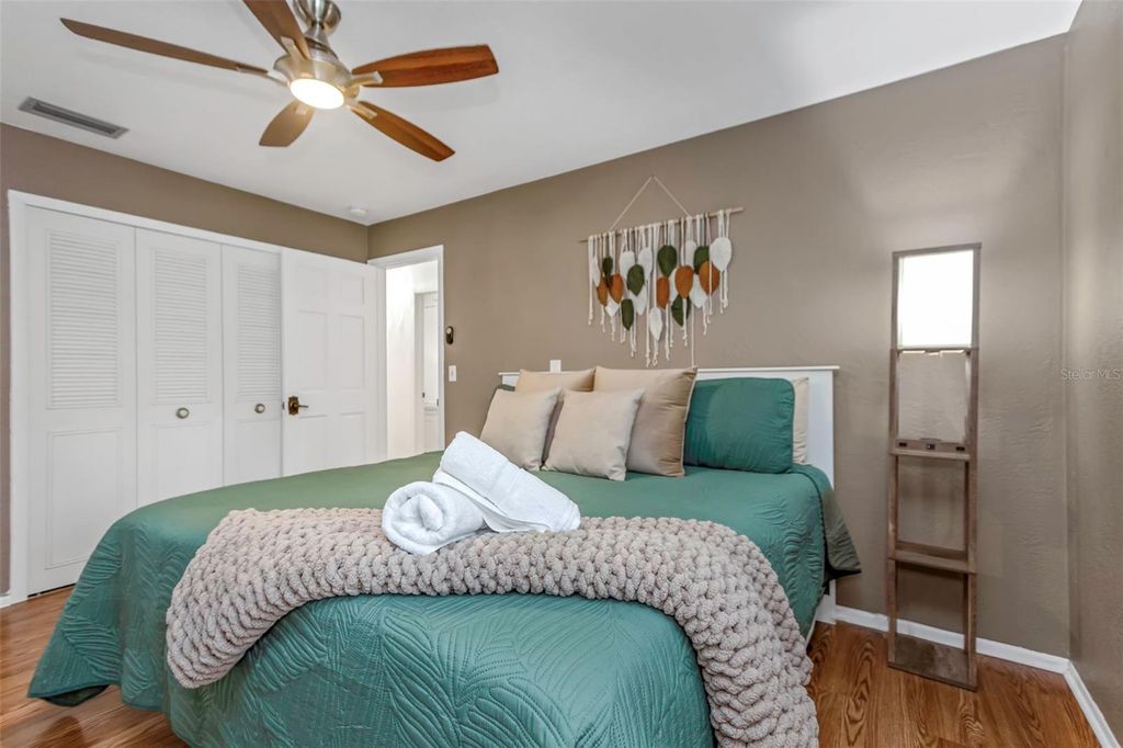 Image 28 of property listing at 11530 66TH AVENUE N, Seminole, FL 33772