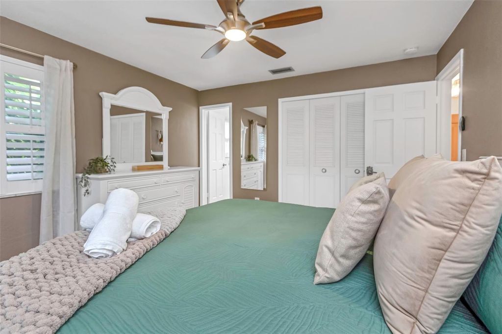 Image 29 of property listing at 11530 66TH AVENUE N, Seminole, FL 33772