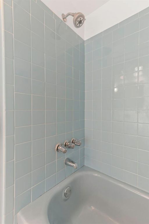 Image 33 of property listing at 11530 66TH AVENUE N, Seminole, FL 33772