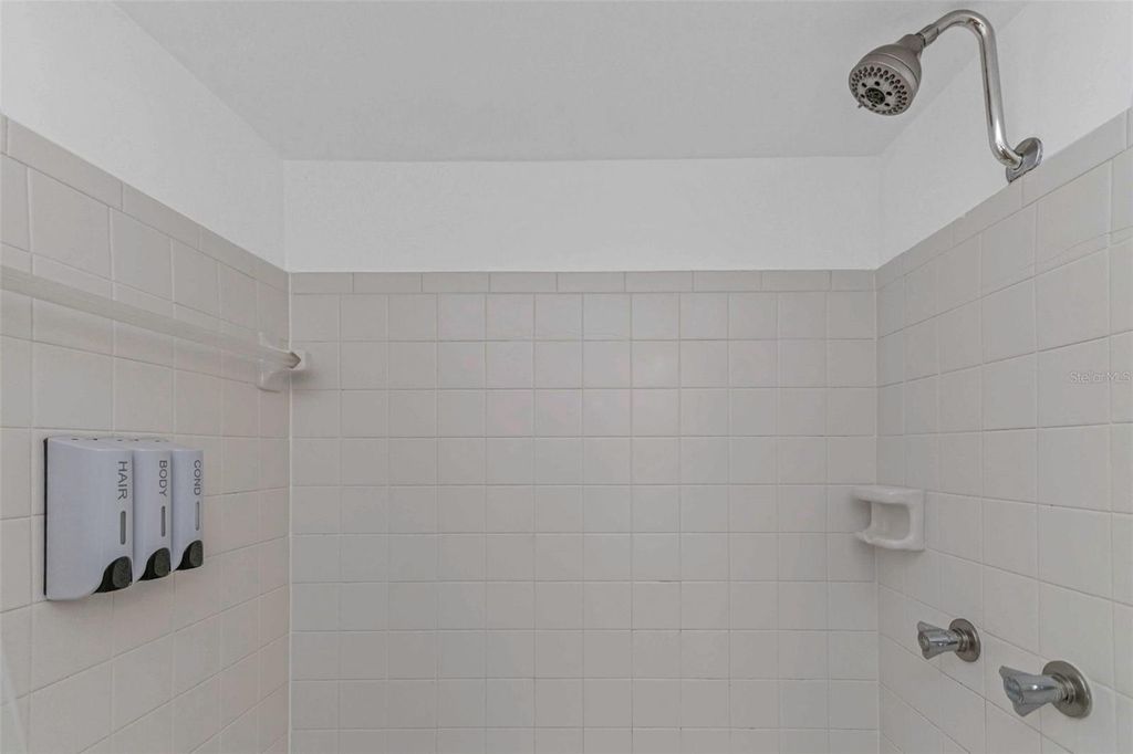 Image 39 of property listing at 11530 66TH AVENUE N, Seminole, FL 33772