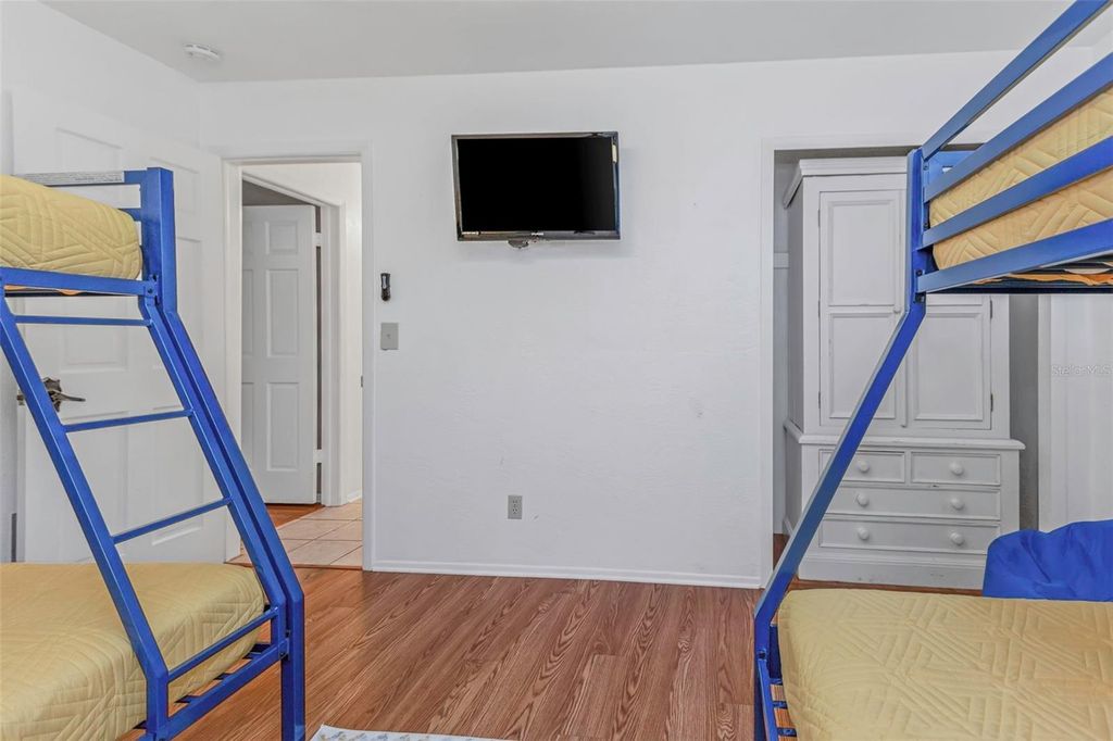 Image 40 of property listing at 11530 66TH AVENUE N, Seminole, FL 33772