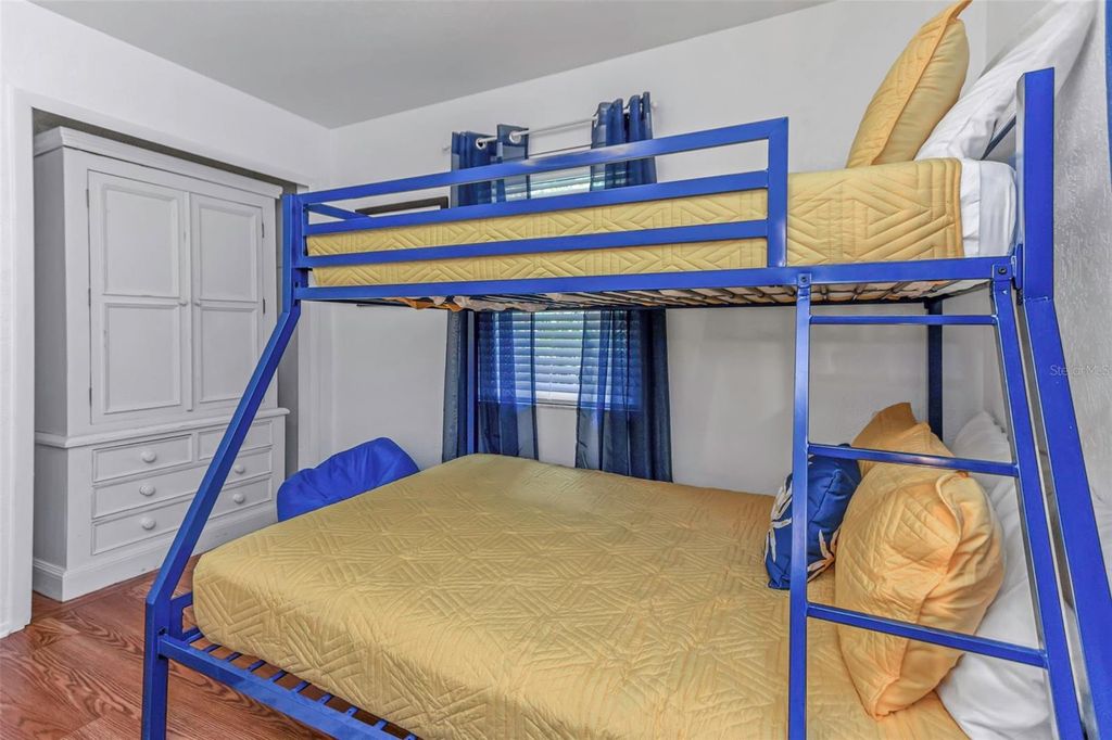 Image 41 of property listing at 11530 66TH AVENUE N, Seminole, FL 33772