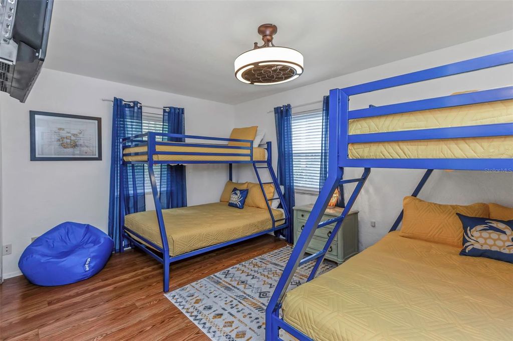 Image 43 of property listing at 11530 66TH AVENUE N, Seminole, FL 33772