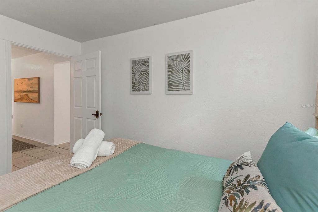 Image 45 of property listing at 11530 66TH AVENUE N, Seminole, FL 33772