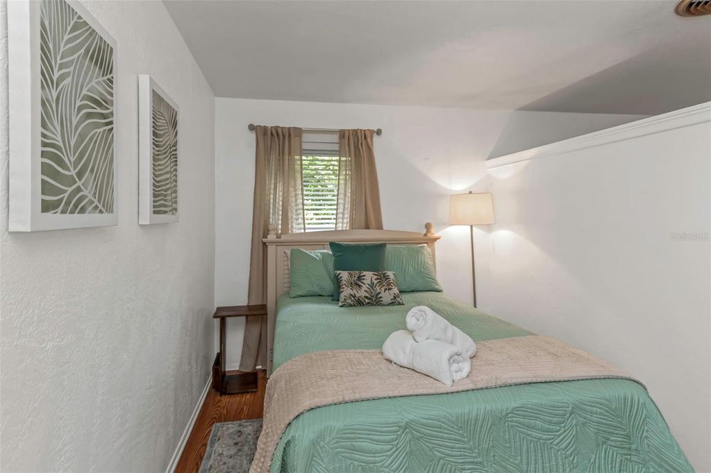 Image 47 of property listing at 11530 66TH AVENUE N, Seminole, FL 33772