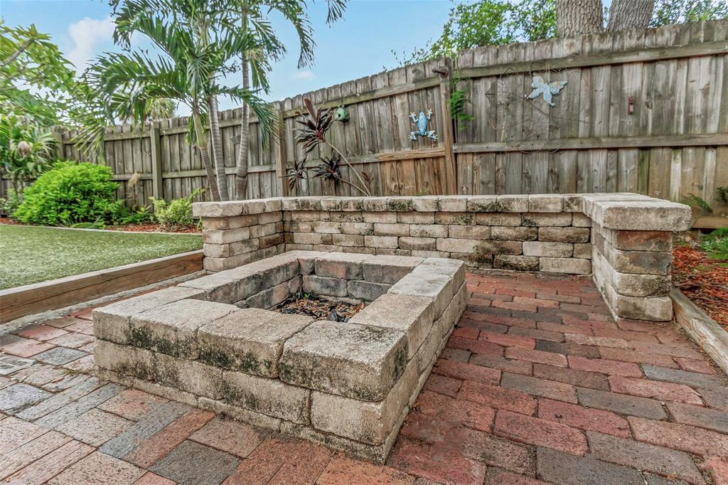 Image 53 of property listing at 11530 66TH AVENUE N, Seminole, FL 33772