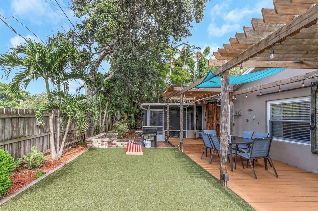 Image 58 of property listing at 11530 66TH AVENUE N, Seminole, FL 33772