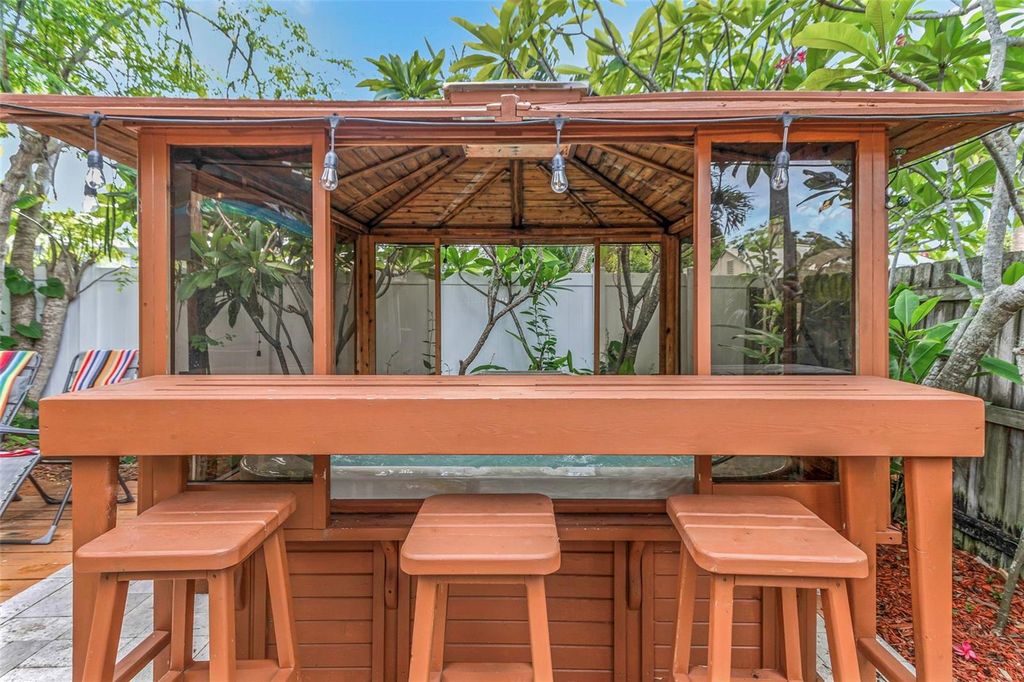 Image 62 of property listing at 11530 66TH AVENUE N, Seminole, FL 33772