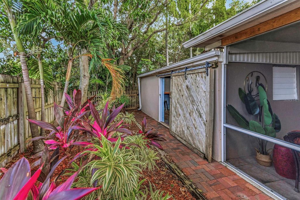 Image 66 of property listing at 11530 66TH AVENUE N, Seminole, FL 33772