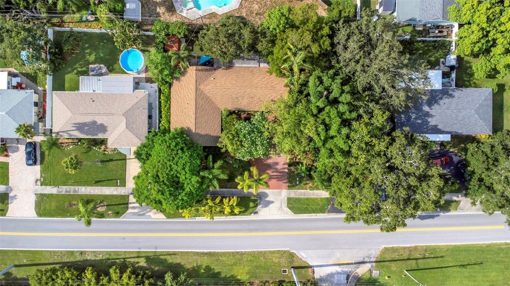 Image 77 of property listing at 11530 66TH AVENUE N, Seminole, FL 33772