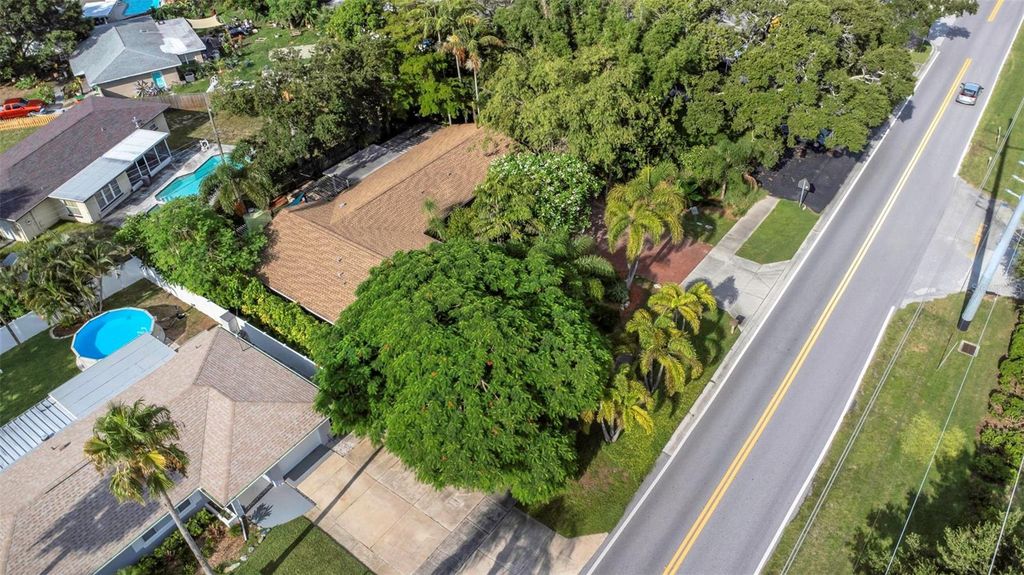 Image 78 of property listing at 11530 66TH AVENUE N, Seminole, FL 33772