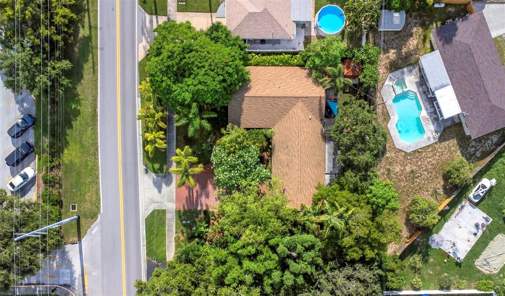 Image 84 of property listing at 11530 66TH AVENUE N, Seminole, FL 33772