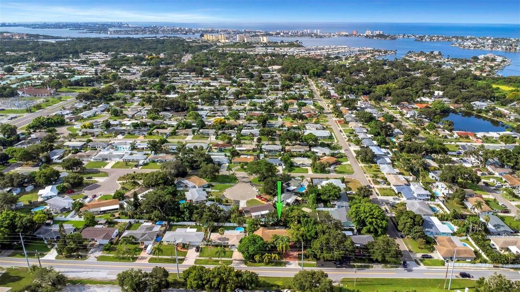 Image 85 of property listing at 11530 66TH AVENUE N, Seminole, FL 33772