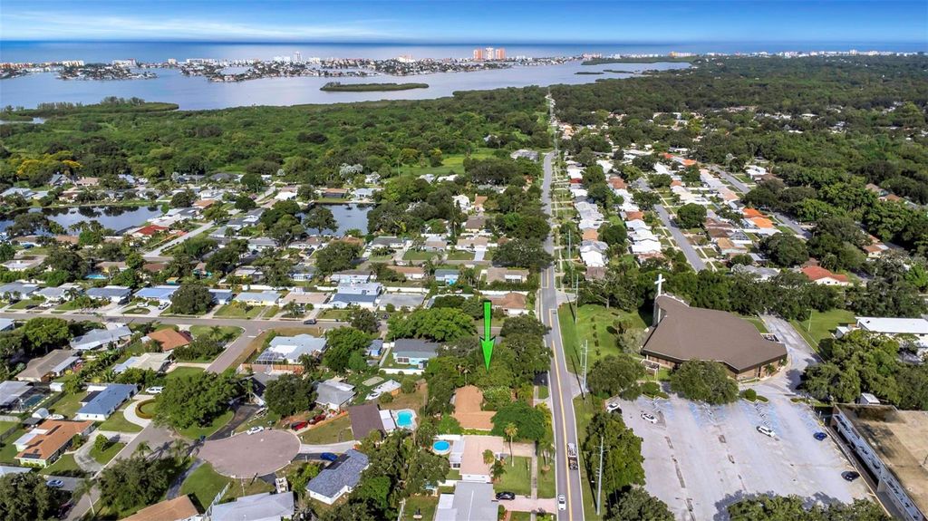 Image 89 of property listing at 11530 66TH AVENUE N, Seminole, FL 33772