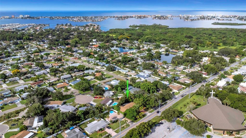 Image 90 of property listing at 11530 66TH AVENUE N, Seminole, FL 33772