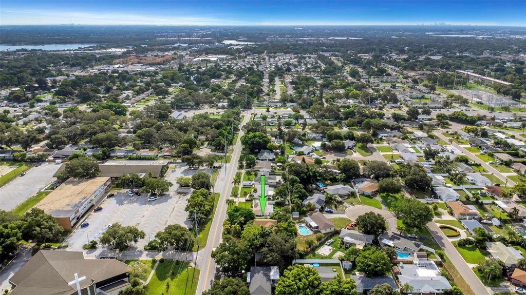 Image 91 of property listing at 11530 66TH AVENUE N, Seminole, FL 33772