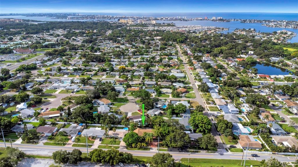 Image 93 of property listing at 11530 66TH AVENUE N, Seminole, FL 33772