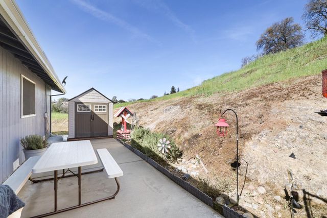 3735 Lakeview Dr, Ione, CA 95640