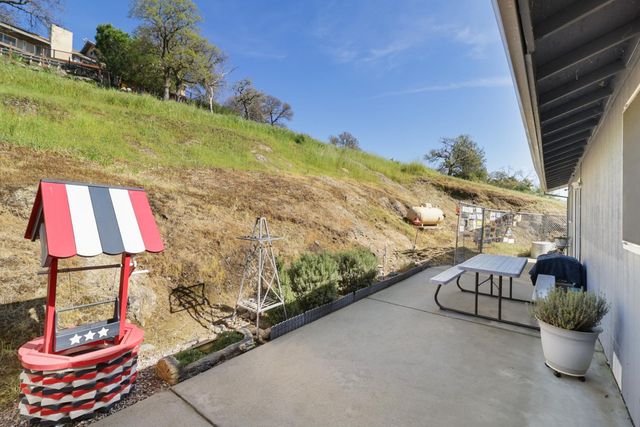 3735 Lakeview Dr, Ione, CA 95640