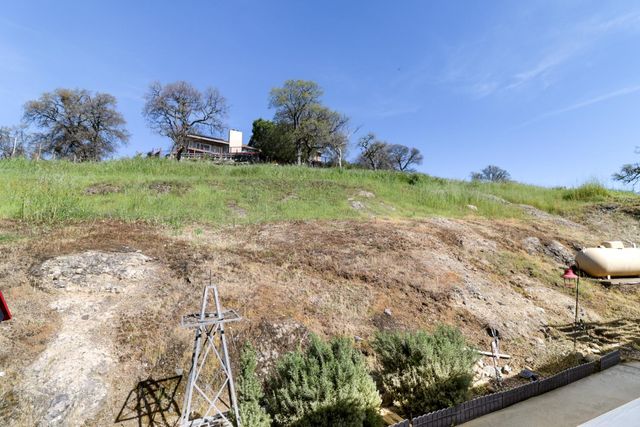 3735 Lakeview Dr, Ione, CA 95640