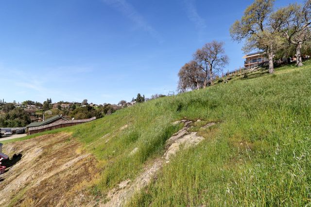 3735 Lakeview Dr, Ione, CA 95640