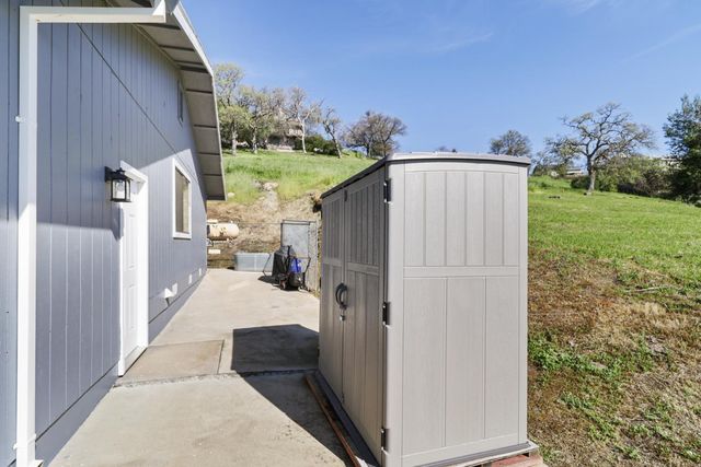 3735 Lakeview Dr, Ione, CA 95640