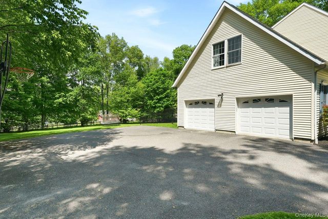 882 Kipling Drive, Yorktown Heights, NY 10598