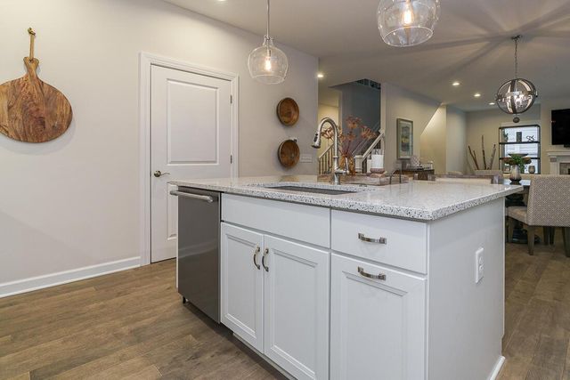 7652 Gateway Boulevard, Powell, OH 43065