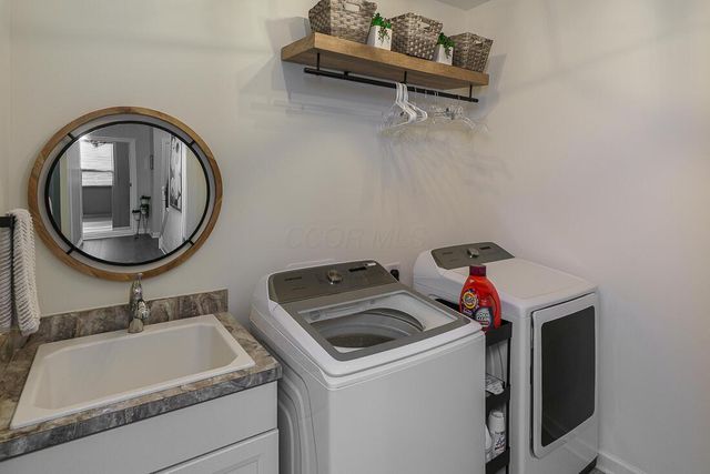 7652 Gateway Boulevard, Powell, OH 43065