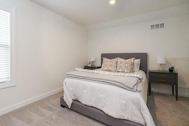 7652 Gateway Boulevard, Powell, OH 43065