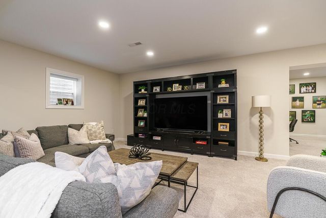 7652 Gateway Boulevard, Powell, OH 43065